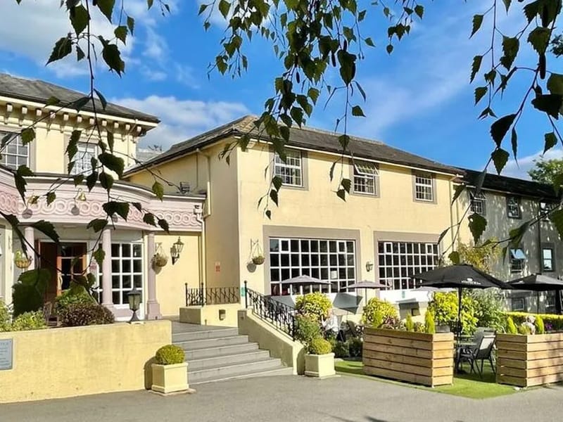 Dungate Manor - Assisted Living in Reigate, England photo 3