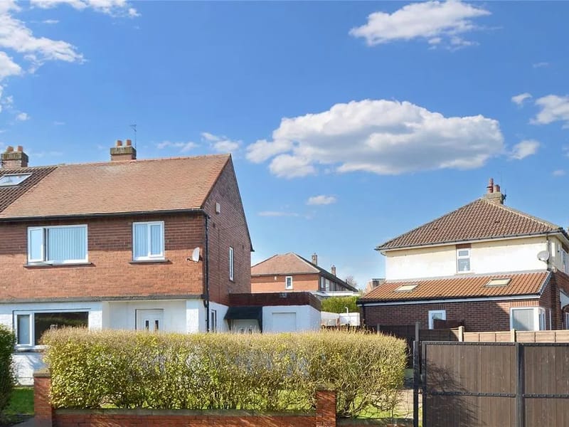 Farfield Drive in Leeds, England photo 2