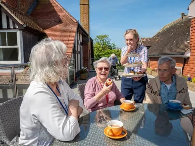 Linfield House - Nursing Home in Worthing, England photo 3