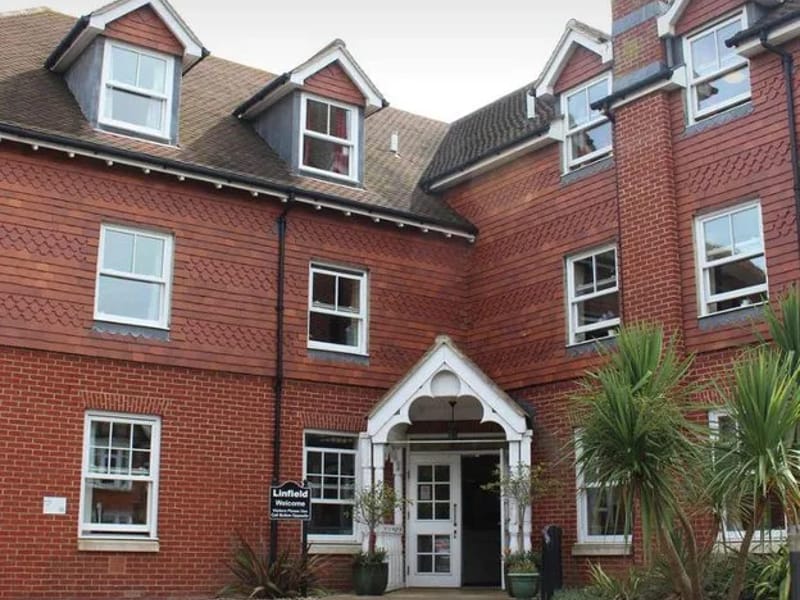 Linfield House - Nursing Home in Worthing, England photo 1
