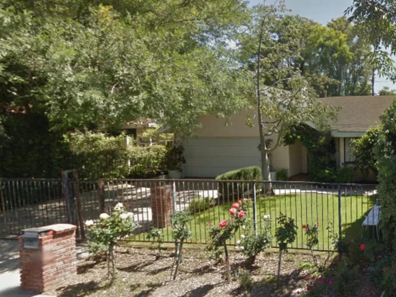 Clarendon Senior Living 3 - Assisted Living in Woodland Hills, CA photo 2