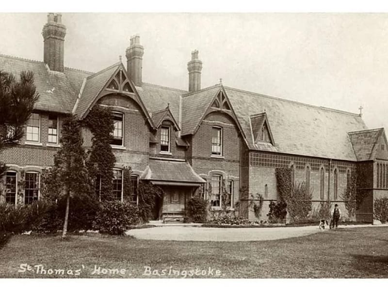 St Thomas - Nursing Home in Basingstoke, England photo 2