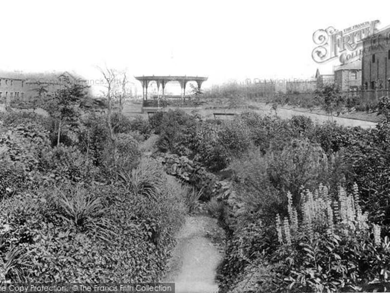 Whitethorne Gardens in Hartlepool, England photo 2