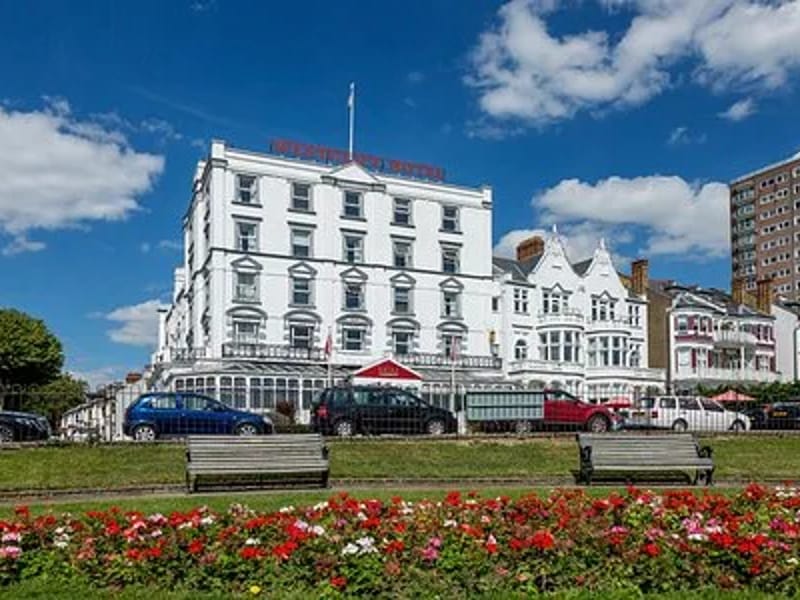 Westcliff on Sea - Nursing Home in Westcliff-On-Sea, England photo 3