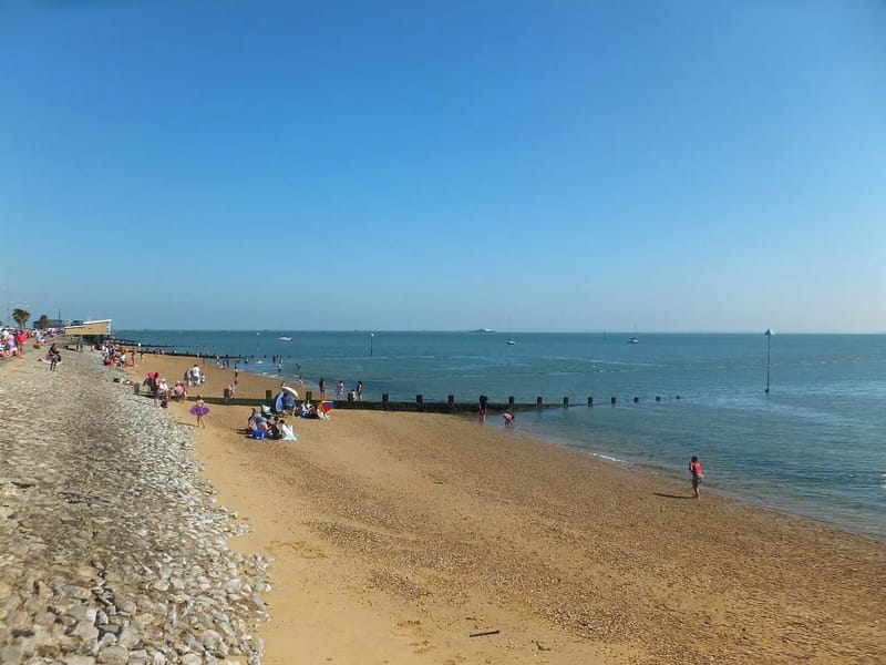 Westcliff on Sea - Nursing Home in Westcliff-On-Sea, England photo 2