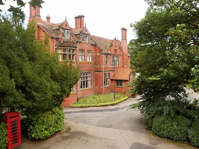 Oakfield House - Nursing Home in Watford, England photo 2