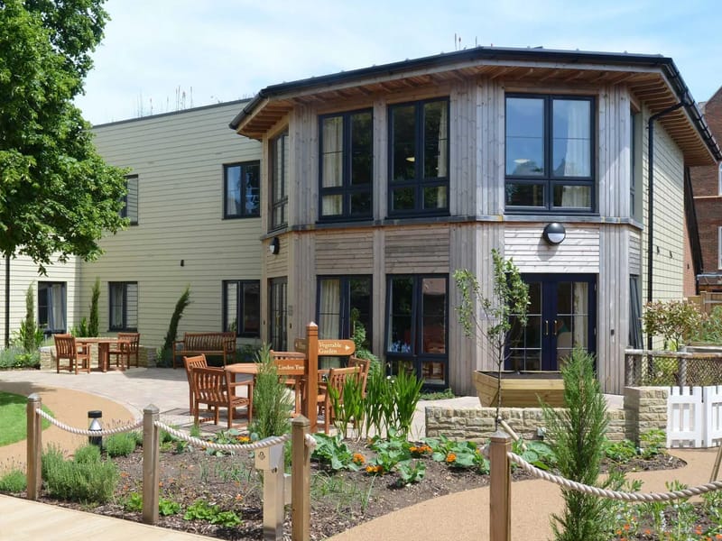Linden House - Assisted Living in Lymington, England photo 4