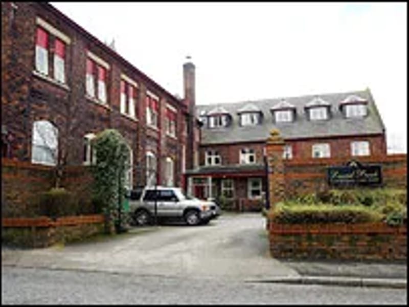 Laurel Bank Residential Care Home - Nursing Home in Hyde, England photo 2