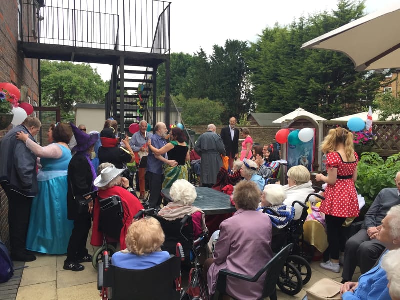 Rosslyn Residential Care - Assisted Living in Watford, England photo 3