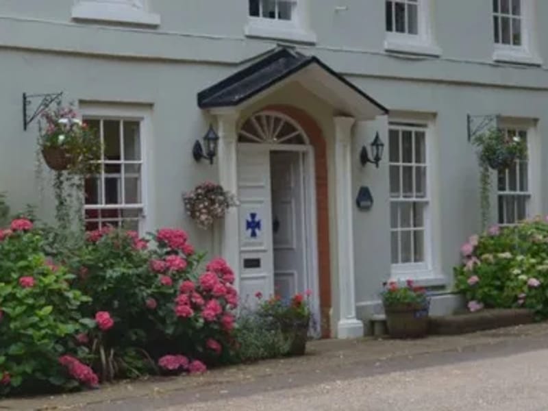 Aurem Care (Glebe House) - Nursing Home in Caterham, England photo 2