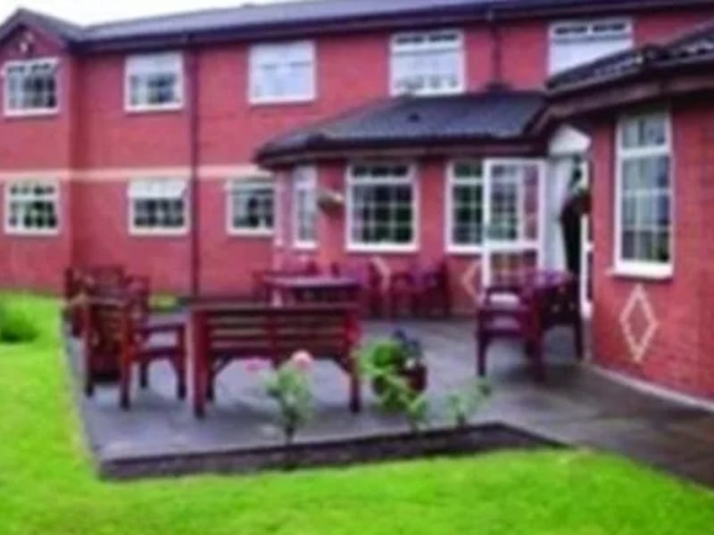 Oaklands Care Home - Nursing Home in Mansfield, England photo 2