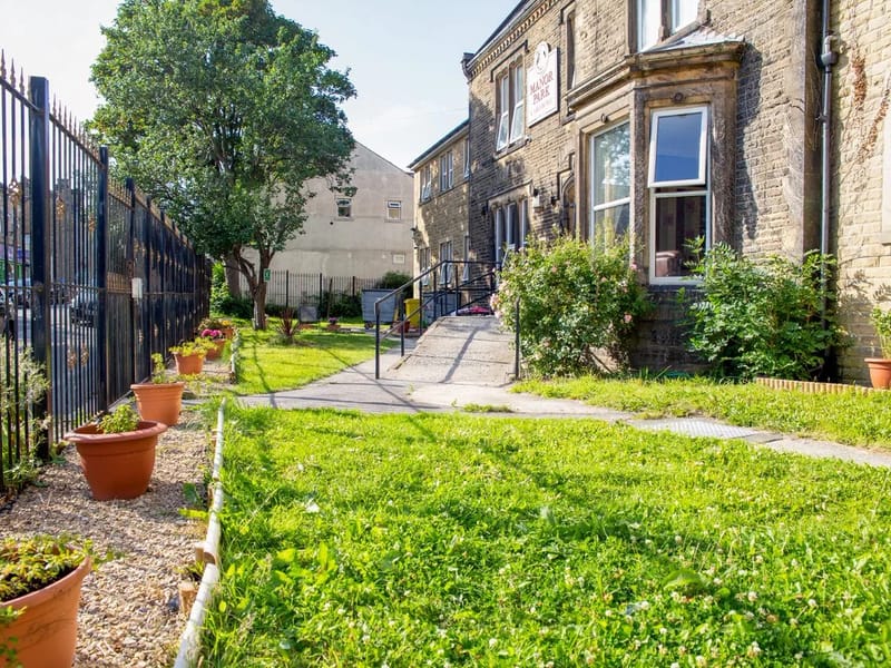 Manor Park Care Home - Assisted Living in Keighley, England photo 2