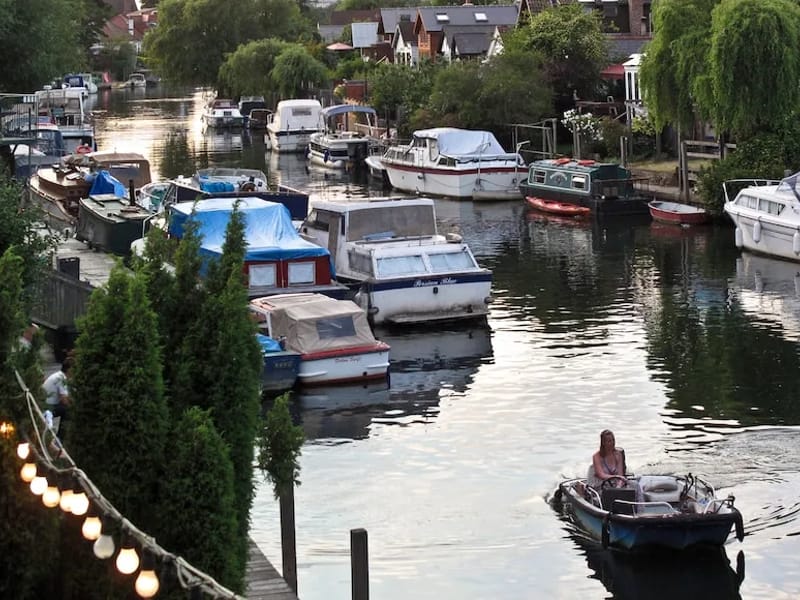 Thames View - Nursing Home in Thames Ditton, England photo 1