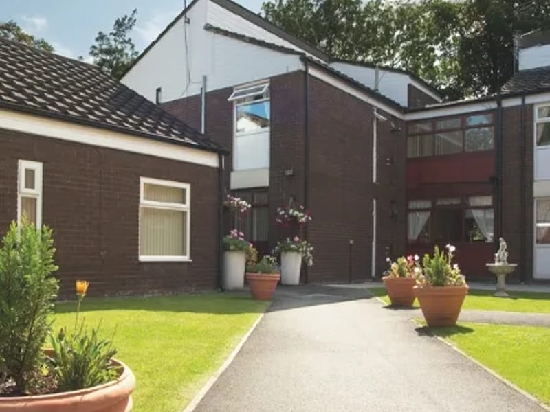 Yew Trees - Nursing Home in Dukinfield, England photo 2