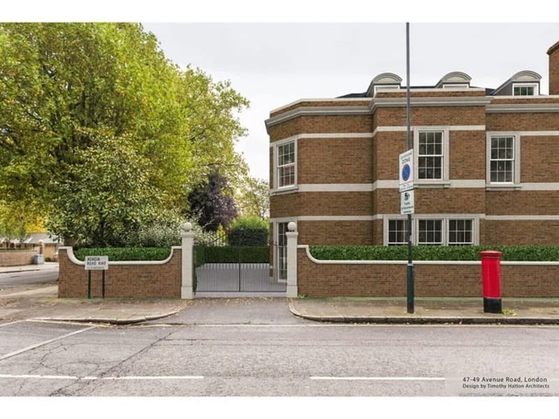 Avenue Road in London, England photo 1