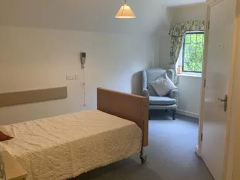 Kingswood Court Care Home - Nursing Home in Tadworth, England photo 6