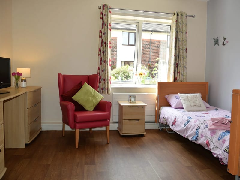 Cromwell Court - Nursing Home in Warrington, England photo 2