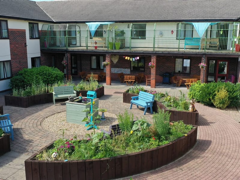 Cromwell Court - Nursing Home in Warrington, England photo 3