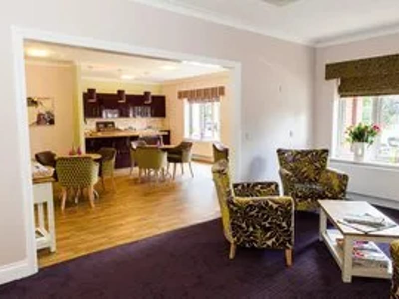 Newton House - Nursing Home in Grantham, England photo 3