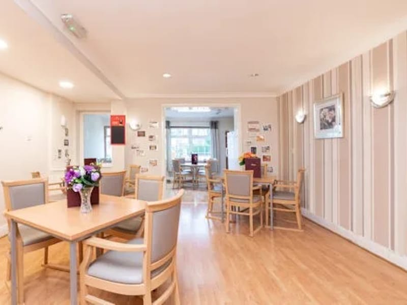 Sweetcroft Residential Care Home - Nursing Home in Uxbridge, England photo 3