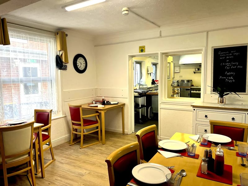 White Lodge Rest Home in Southampton, England photo 3
