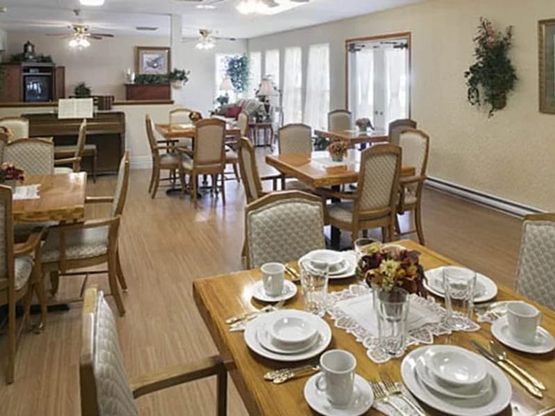 Caroleton Healthcare Center - Nursing Home in Connersville, IN photo 2