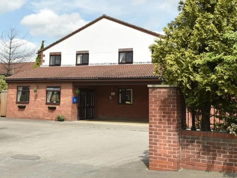 Rotherwood Care Home - Nursing Home in Rotherham, England photo 3