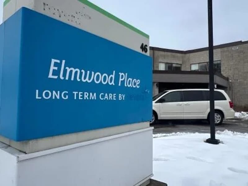 Elmwood Place in London, ON photo 3