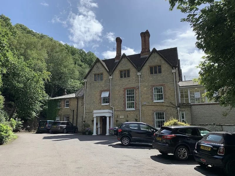 Weyspring Park - Assisted Living in Haslemere, England photo 1