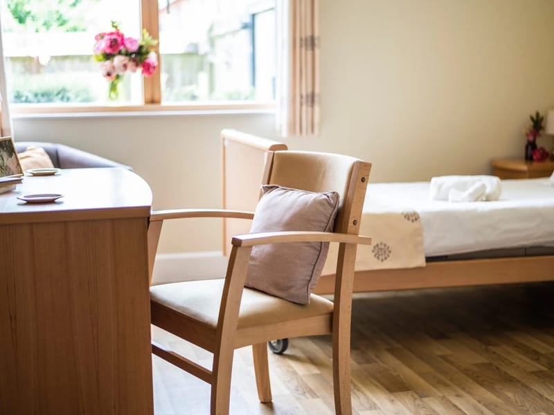 Amy Woodgate - Nursing Home in Chessington, England photo 2