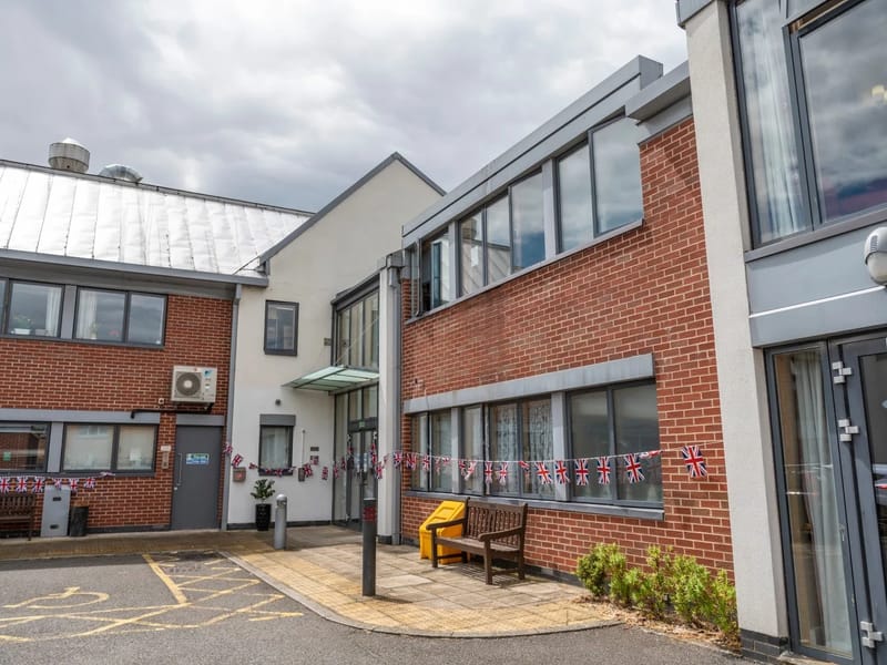 Amy Woodgate - Nursing Home in Chessington, England photo 3