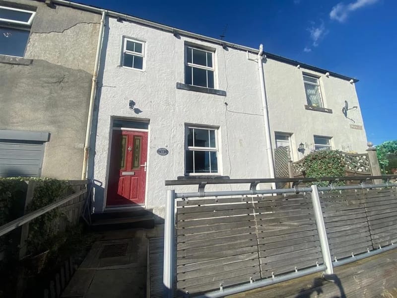 61 Track Road - Assisted Living in Batley, England photo 3