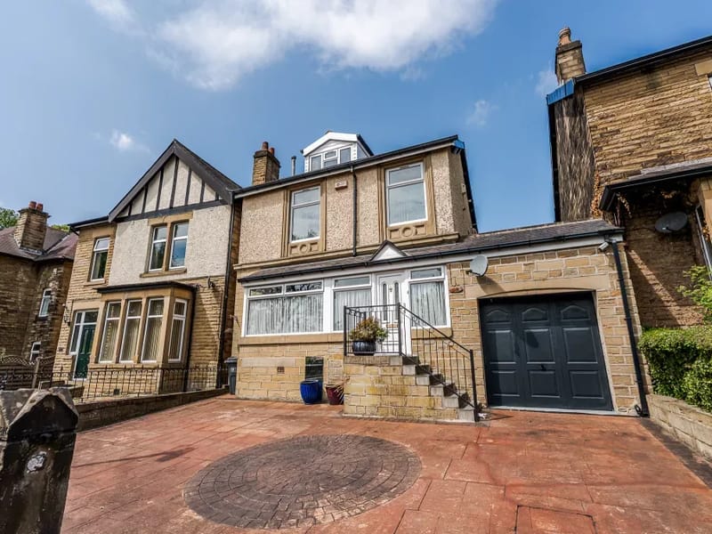 61 Track Road - Assisted Living in Batley, England photo 1