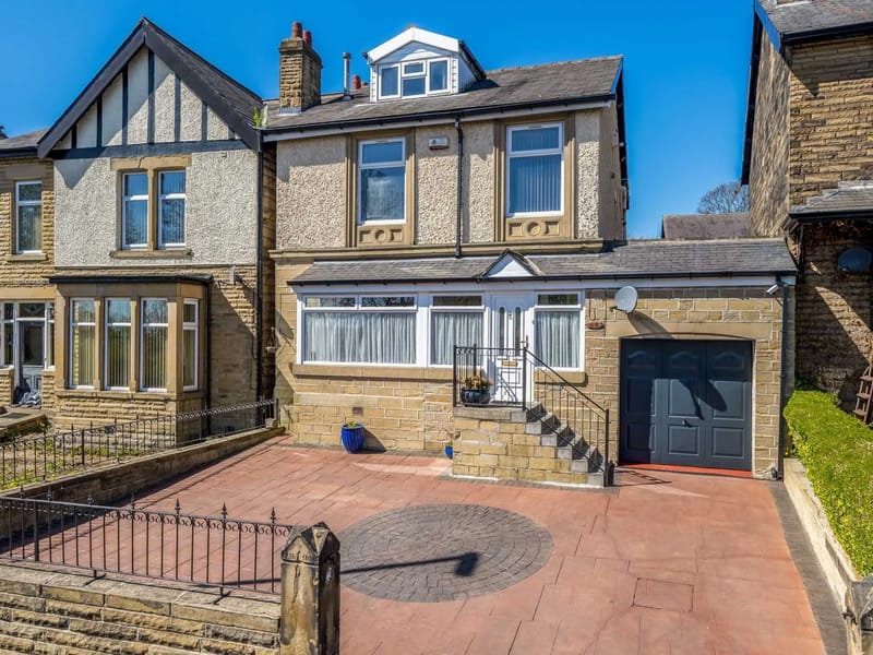 61 Track Road - Assisted Living in Batley, England photo 2