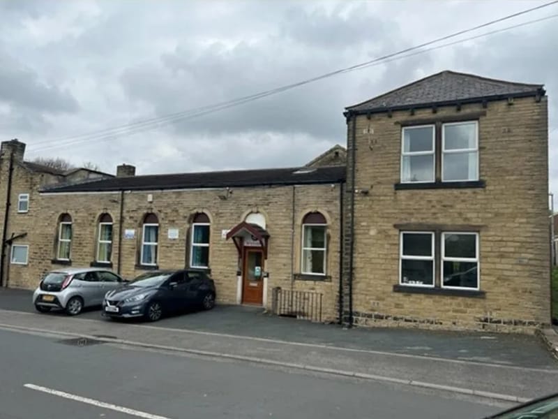 30 Ashenhurst Rise - Assisted Living in Huddersfield, England photo 3