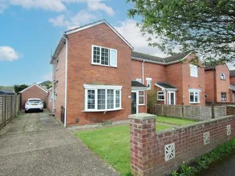71 Lawn Road - Assisted Living in Eastleigh, England photo 2