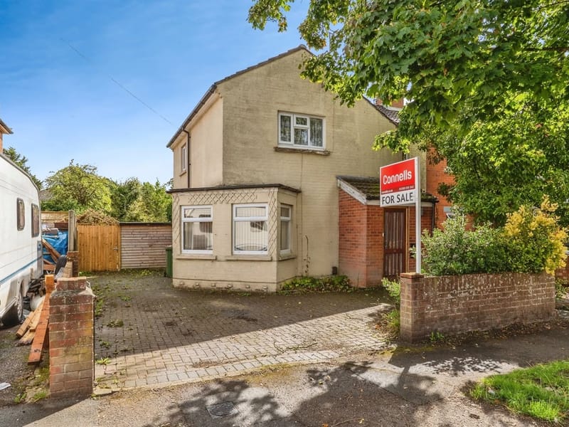 71 Lawn Road - Assisted Living in Eastleigh, England photo 1