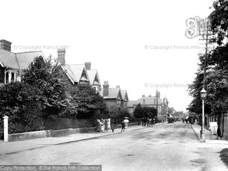 Coltash Road - Assisted Living in Crawley, England photo 2