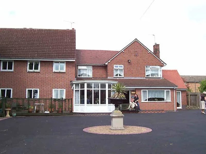 Conifer Lodge in Hove, England photo 2