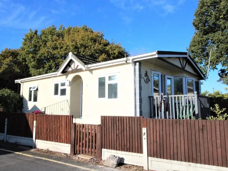 1 Parkstone Avenue - Assisted Living in Benfleet, England photo 2