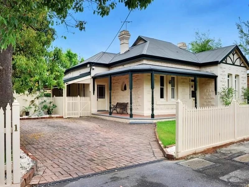 1 Parkstone Avenue - Assisted Living in Benfleet, England photo 1