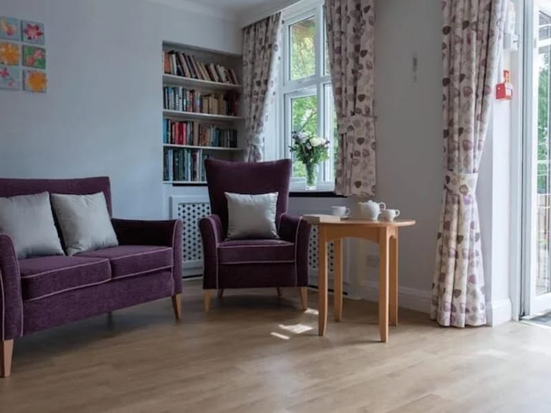 Puttenham Hill House Care Home - Nursing Home in Guildford, England photo 4