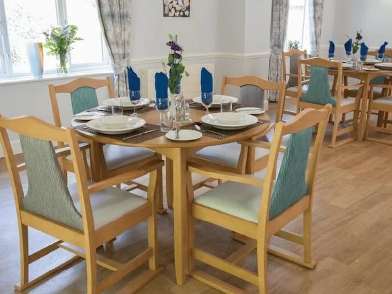 Puttenham Hill House Care Home - Nursing Home in Guildford, England photo 5