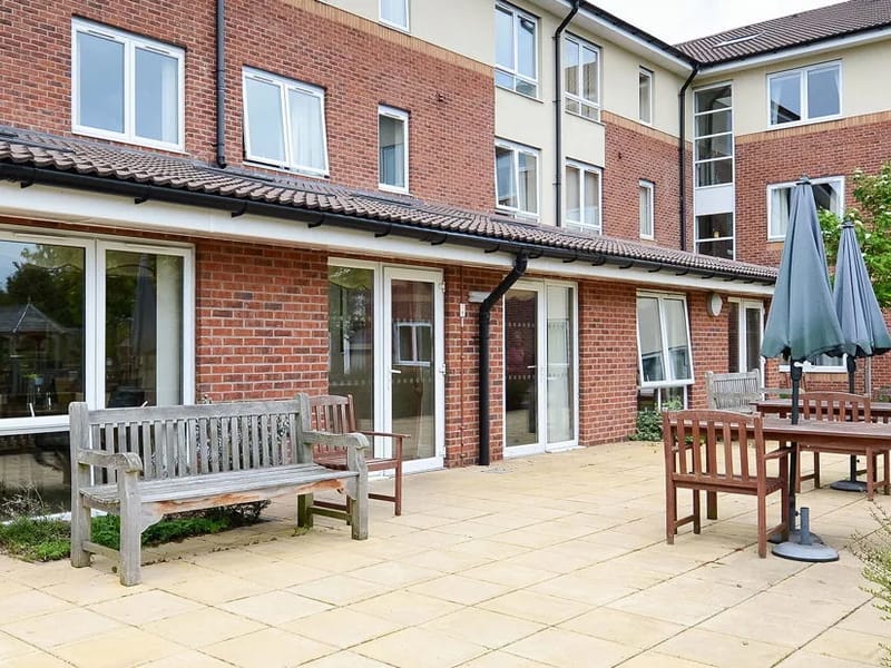 Housing 21 - Deighton Court in Walsall, England photo 2