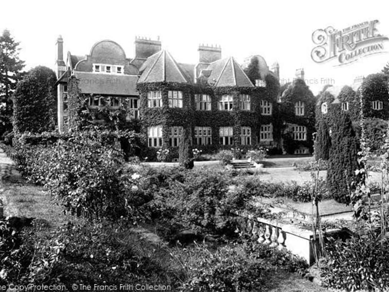Bales Court - Assisted Living in Dorking, England photo 2