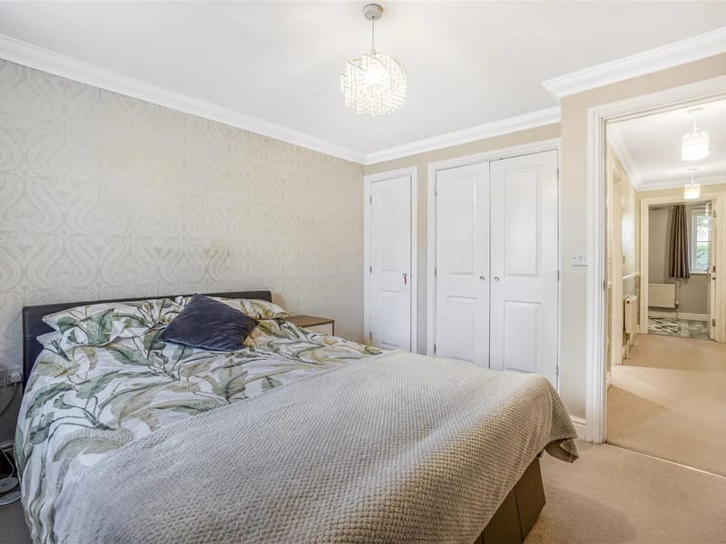 146 Lower Robin Hood Lane - Assisted Living in Chatham, England photo 2