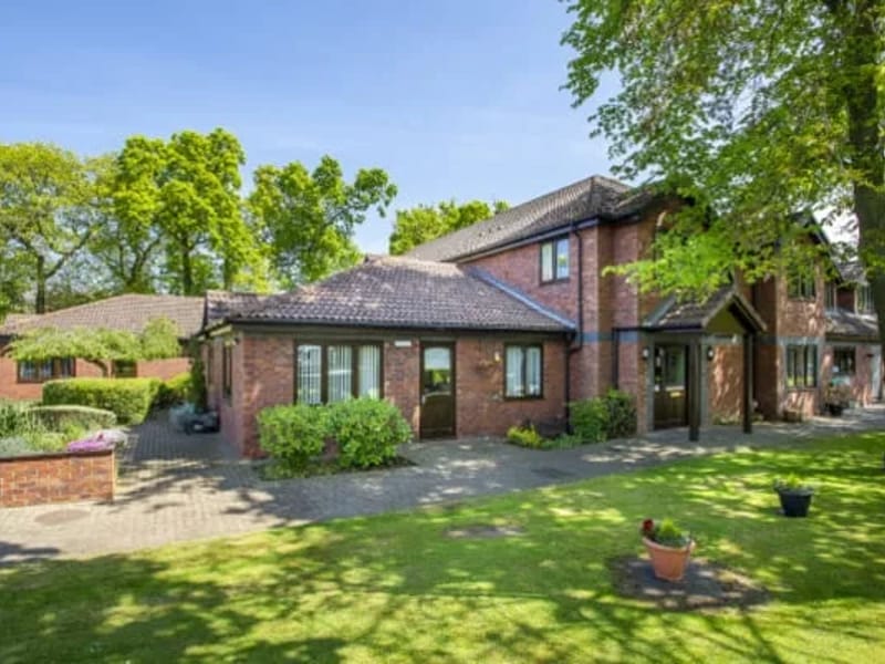 Nunthorpe Oaks Residential Care Home - Nursing Home in Middlesbrough, England photo 2