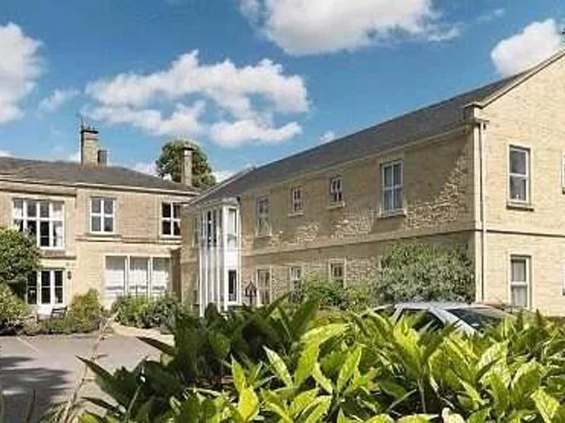 Newland House - Assisted Living in Witney, England photo 1