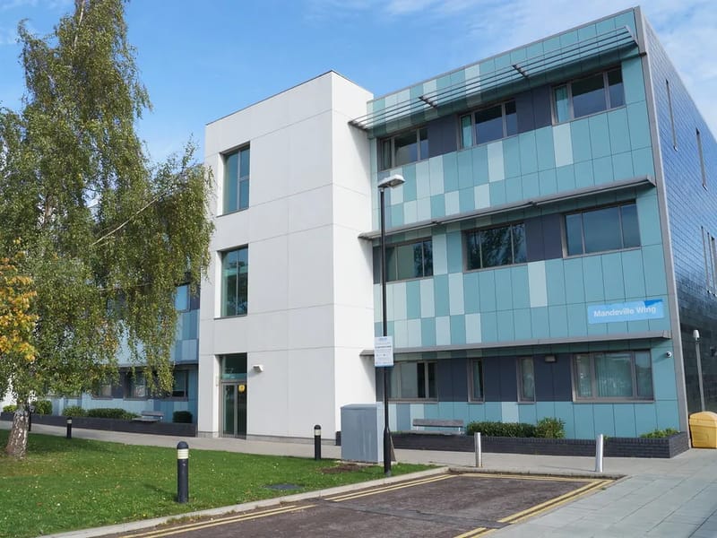 Stoke Mandeville Hospital in Aylesbury, England photo 3