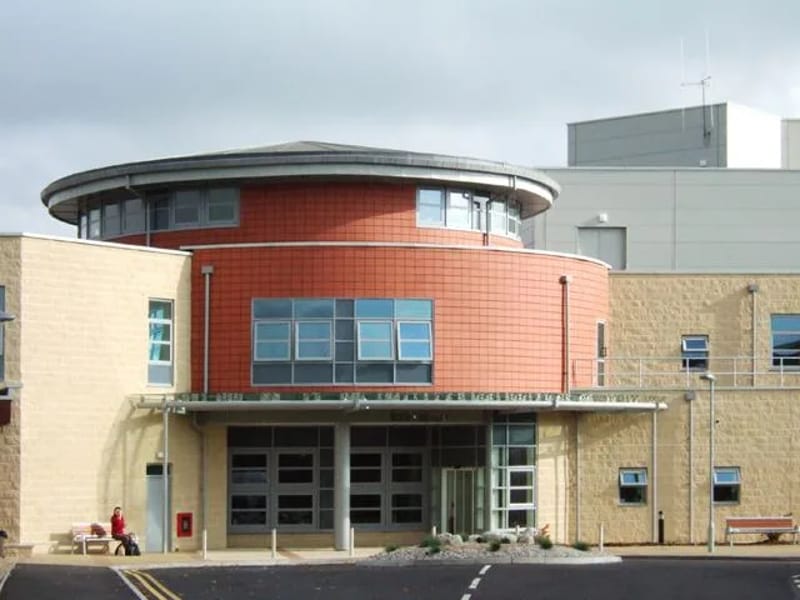Stoke Mandeville Hospital in Aylesbury, England photo 2